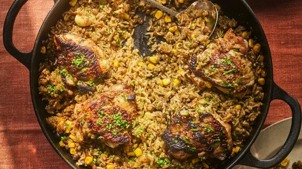 Un bol de viande et de riz
