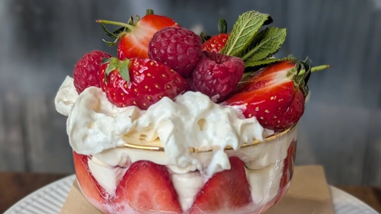 Tiramisu d&rsquo;été aux baies de Sarah Butler