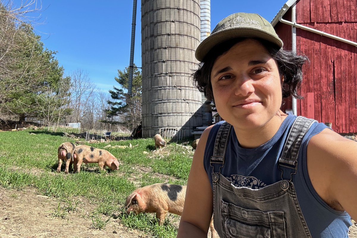Dans le cadre d'un contrat LFPA, Jess D'Souza, à Madison, dans le Wisconsin, a développé son entreprise, qui donne la priorité au bien-être de la terre et des animaux. (Photo gracieuseté de Jess D'Souza)
