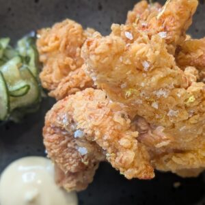 Poulet frit de Kev Aherne avec aïoli à l&rsquo;ail rôti