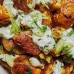Salade de pommes de terre croustillantes de Jim Moore avec vinaigrette à la moutarde et aux câpres