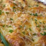 Lasagnes crémeuses au poulet à l&rsquo;ail sauvage d&rsquo;Aisling Larkin : aujourd&rsquo;hui