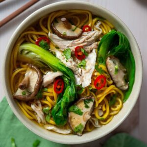 Soupe chinoise poulet et nouilles d&rsquo;Eva Pau