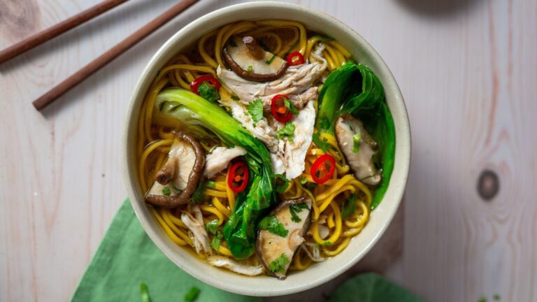 Soupe chinoise poulet et nouilles d&rsquo;Eva Pau