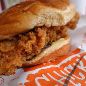 3 restaurateurs irlandais face à la vague du poulet frit américain