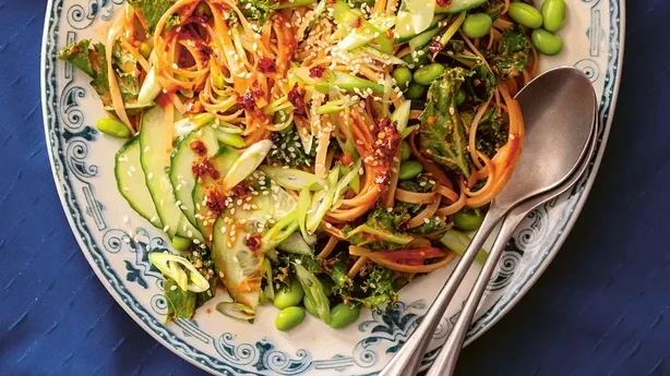 nouilles épicées au tahini et au citron vert