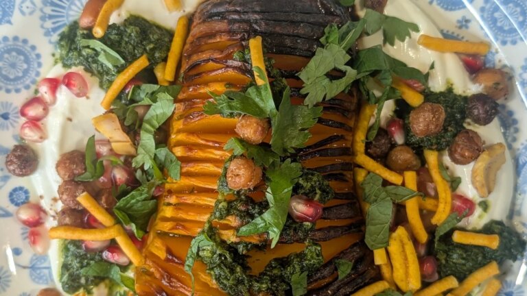 Courge musquée hasselback d&rsquo;Eunice Power avec yaourt irlandais