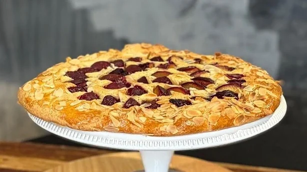 Une galette aux fruits rouges