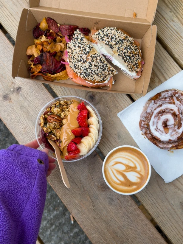 Une photo de café et de pâtisseries du café Fetch